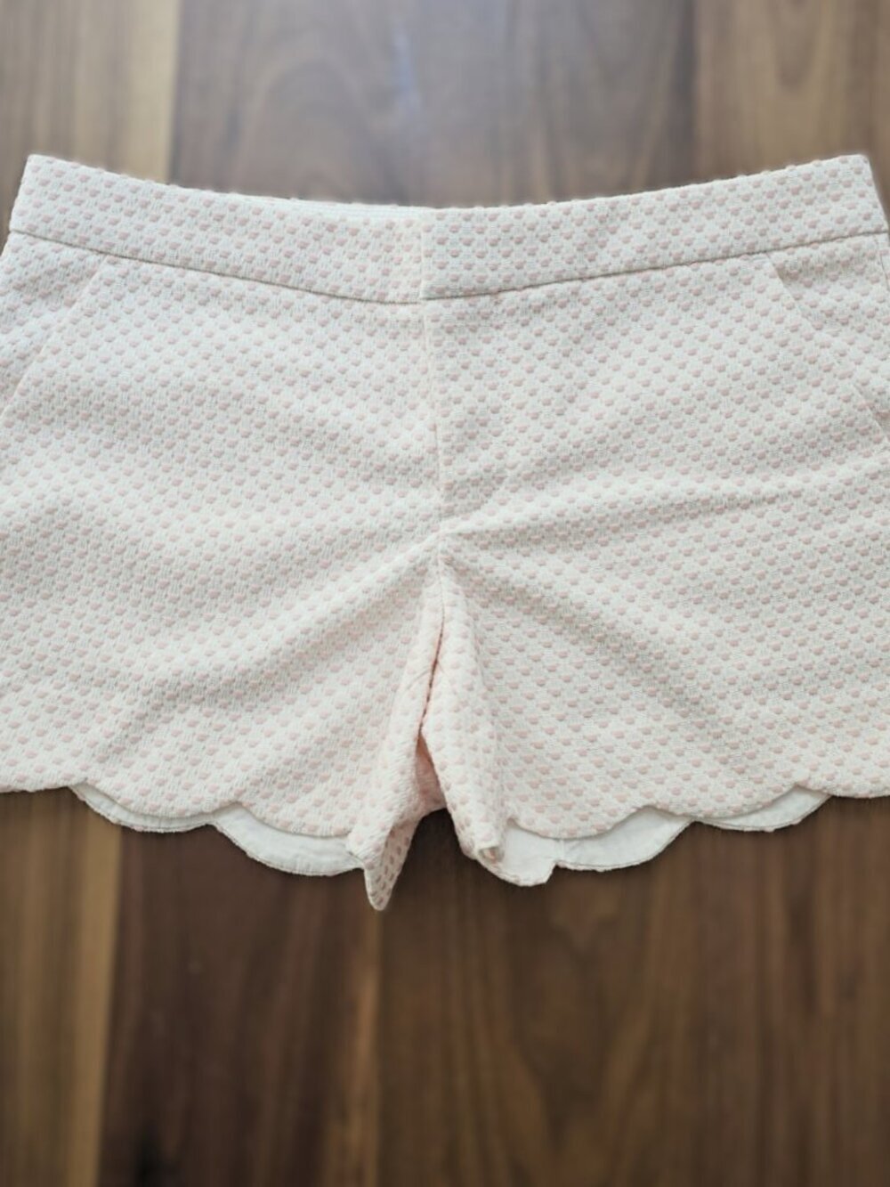 Club Monaco Pink Textured Dot Scalloped Hem Shorts Size 4 Lined NWOT